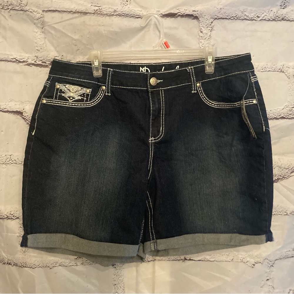 ND Weekend Embroidered bling Denim Blue Jean Shorts Woman's Size 20 Stretch